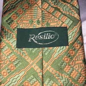 Resilio neck tie